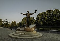 Paminklas Bernardui Brazdžioniui