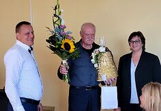 Gudelių kultūros puoselėtojai seniūnas Žydrūnas Krulikas (kairėje) ir bibliotekos vedėja Asta Urkienė (de&scaron;inėje) dar ir suvalkieti&scaron;kai vai&scaron;ingi