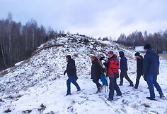 Žygeiviai vaikšto po bunkerius