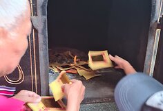 Deginame pinigus