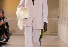 Victorios Beckham 2023 m. pavasario/vasaros kolekcija &bdquo;Ready to wear&ldquo; 