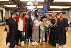 Andra Vaidilaitė ir Nino Langella su &scaron;eima &scaron;okių čempionate