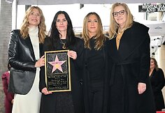 Courteney Cox įteikta žvaigždė Holivudo &scaron;lovės alėjoje