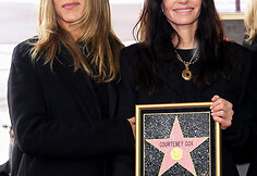 Courteney Cox įteikta žvaigždė Holivudo &scaron;lovės alėjoje