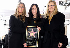 Courteney Cox įteikta žvaigždė Holivudo &scaron;lovės alėjoje