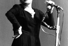  Edith Piaf