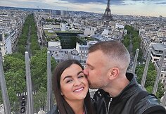 Simona ir Mindaugas Lipniai su trynukais Paryžiuje