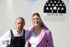 Garsenybių linksmybės kupole
