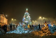 Skaudvilėje įžiebta Kalėdų eglė