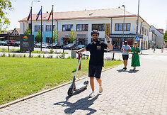 Palangoje policija drausmino dviratininkus ir paspirtukininkus