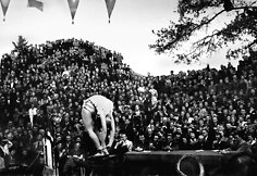 Gyvasis kalnelis, 1957