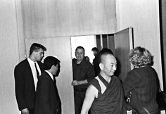 Dalai Lama Auk&scaron;čiausioje Taryboje. 1991 m. Nuotr. aut. Valentinas Juraitis (Vyzdys)