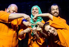 Scena i&scaron; spektaklio &bdquo;Mūsų smurtas ir jūsų smurtas&ldquo; (rež. Oliveris Frljićius). Nuotr. aut. D.Matvejev