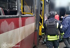 Rusai ap&scaron;audė keleivinį autobusą Chersone
