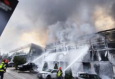 Varšuvos automobilių salone siautėjo didžiulis gaisras