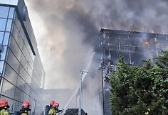 Varšuvos automobilių salone siautėjo didžiulis gaisras