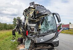 Estijoje &bdquo;Lux Express&ldquo; autobusas įlėkė į vilkiką