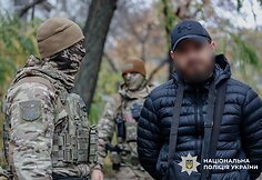Sukčiai už 100 tūkst. siūlė įdarbinti Ukrainos prezidentūroje: policija rado pilną bagažinę dolerių