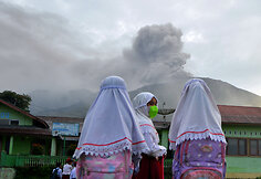 Indonezijos Sumatros saloje i&scaron;siveržė ugnikalnis 