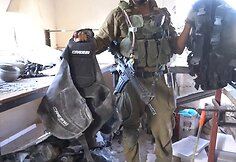 Izraelio kariai aptiko &bdquo;Hamas&ldquo; dronų gamyklą ir ginklų sandėlį