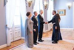 Prezidento ir pirmosios ponios rengiama valstybinė vakarienė Latvijos Prezidento garbei
