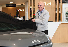 Arūnas Valinskas su nauju automobiliu