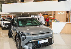 Arūnas Valinskas su nauju automobiliu