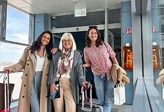 Ieva Swan su mama ir seserimi