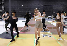 Taylor Swift klipo &bdquo;I Can Do It With A Broken Heart&ldquo; akimirka