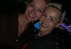 Indrė Burlinskaitė su mama Dalia