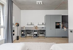 „Solo Society Hybrid Hotel“