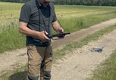 Į pagalbą pasitelkę dronus ir &scaron;unis medžiotojai i&scaron;gelbėjo du &scaron;imtus stirnų jauniklių