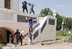 Legendinio &bdquo;Krik&scaron;tatėvio&ldquo; ir &bdquo;Trijų mu&scaron;kietininkų&ldquo; įkvėptos scenos atgimsta Pakruojo dvare: kaip patekti į filmavimus?