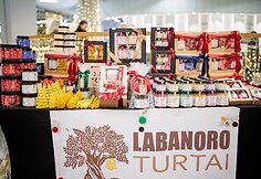 &bdquo;Vilnius Outlet&ldquo; artėjančias Kalėdas pasitinka siųsdamas ypatingą žinutę: kuo &scaron;ios &scaron;ventės čia tokios i&scaron;skirtinės? 