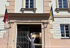 Beata Ti&scaron;kevič po bakalauro darbo gynimo.