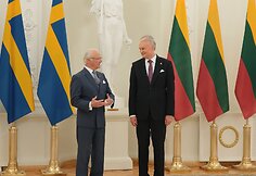 Karlas XVI Gustavas, Gitanas Nausėda