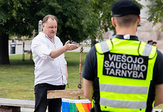 Performansas &bdquo;Spalvos su&scaron;ildo&ldquo;