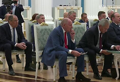 Prie&scaron; susitikimą su Trumpu Putinas sukvietė auk&scaron;čiausius Rusijos pareigūnus