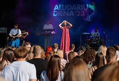 Uostamiestyje &bdquo;&Scaron;vyturys BHouse&ldquo; erdvėje o&scaron;ė skonių ir muzikos jūra: į Aludarių dienos festivalį susirinko tūkstančiai