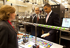 Prezidentas B.Obama MIT Elektronikos Tyrimų Laboratorijoje