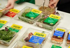 &bdquo;Iki&ldquo; &scaron;efų kepures pasimatavo klientai &ndash; ragautojai tapo populiarių pietų pasirinkimų vertintojais
