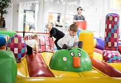 &bdquo;Vilnius Outlet&ldquo; kviečia &scaron;okinėti i&scaron; laimės: čia vyks vienintelis Lietuvoje nemokamas &bdquo;Batutų festivalis&ldquo; prekybos centre