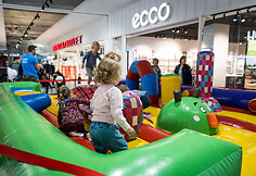 &bdquo;Vilnius Outlet&ldquo; kviečia &scaron;okinėti i&scaron; laimės: čia vyks vienintelis Lietuvoje nemokamas &bdquo;Batutų festivalis&ldquo; prekybos centre