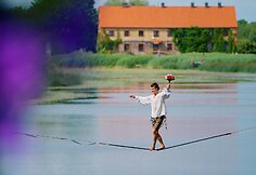 Ten galima prarasti amą, juoktis iki ašarų ir paskęsti gėlių jūrose: prasidėjo ryškiausias vasaros festivalis Lietuvoje
