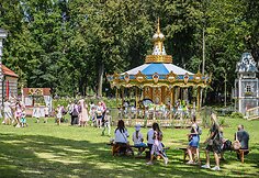 Pakruojo dvare jau atidarytas utopinio grožio Vasaros gėlių festivalis: Mindaugines kviečia &scaron;vęsti tarp milijonų žiedų