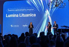 Mokslų akademijoje apdovanoti Lietuvai tarptautinėse olimpiadose atstovavę mokiniai