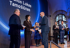 Mokslų akademijoje apdovanoti Lietuvai tarptautinėse olimpiadose atstovavę mokiniai