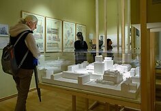 Socmodernizmo architektūra, romantinė tapyba, Jogailaičių epocha, ukrainiečių dailininkų darbai ir kitos teminės Lenkijos muziejų parodos