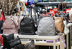 &bdquo;Outlet Park&ldquo; įsikūrusi &bdquo;Bags & More&ldquo; &ndash; atsinaujino: tokių pokyčių nerasite kitose &scaron;io tinklo parduotuvėse 