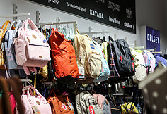 &bdquo;Outlet Park&ldquo; įsikūrusi &bdquo;Bags & More&ldquo; &ndash; atsinaujino: tokių pokyčių nerasite kitose &scaron;io tinklo parduotuvėse 